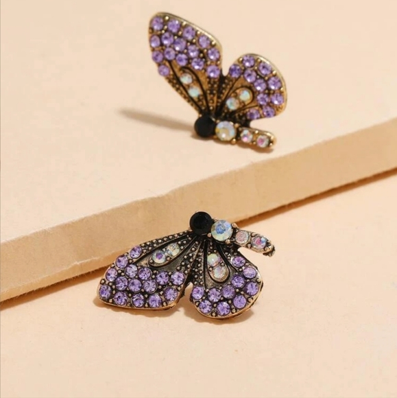 🦋🦋NEW🦋🦋Gorgeous Butterfly Earrings in Purple - Picture 2 of 7